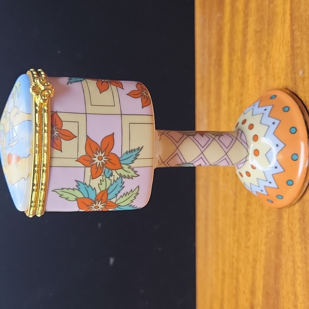 Porcelain Stamp Holder - Picture 3 of 7